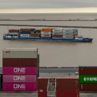 international shipping containers